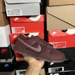 DS Nike SB Dunk Low City of Love Burgundy Crush size 9