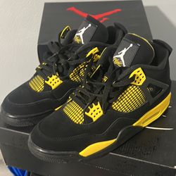 Air Jordan 4 Thunder