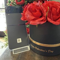 Samsung Galaxy Z Flip 4 Unlocked 256GB - Black