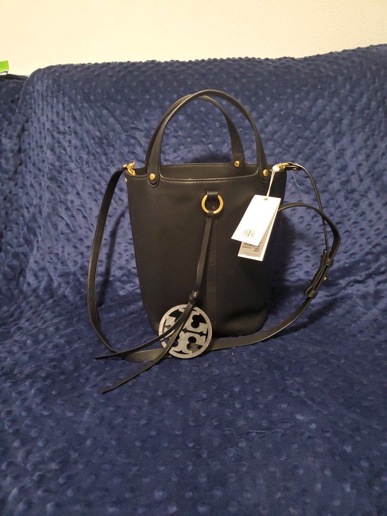 Authentic TORY BURCH Miller Bucket Bag. Black. Size OS