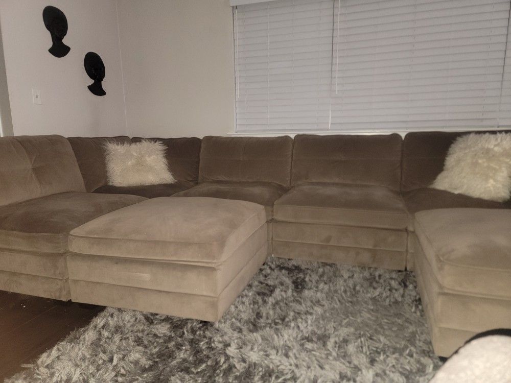 Extra Large Modular Sectional Only $100.00. Won't Last Long At This Price