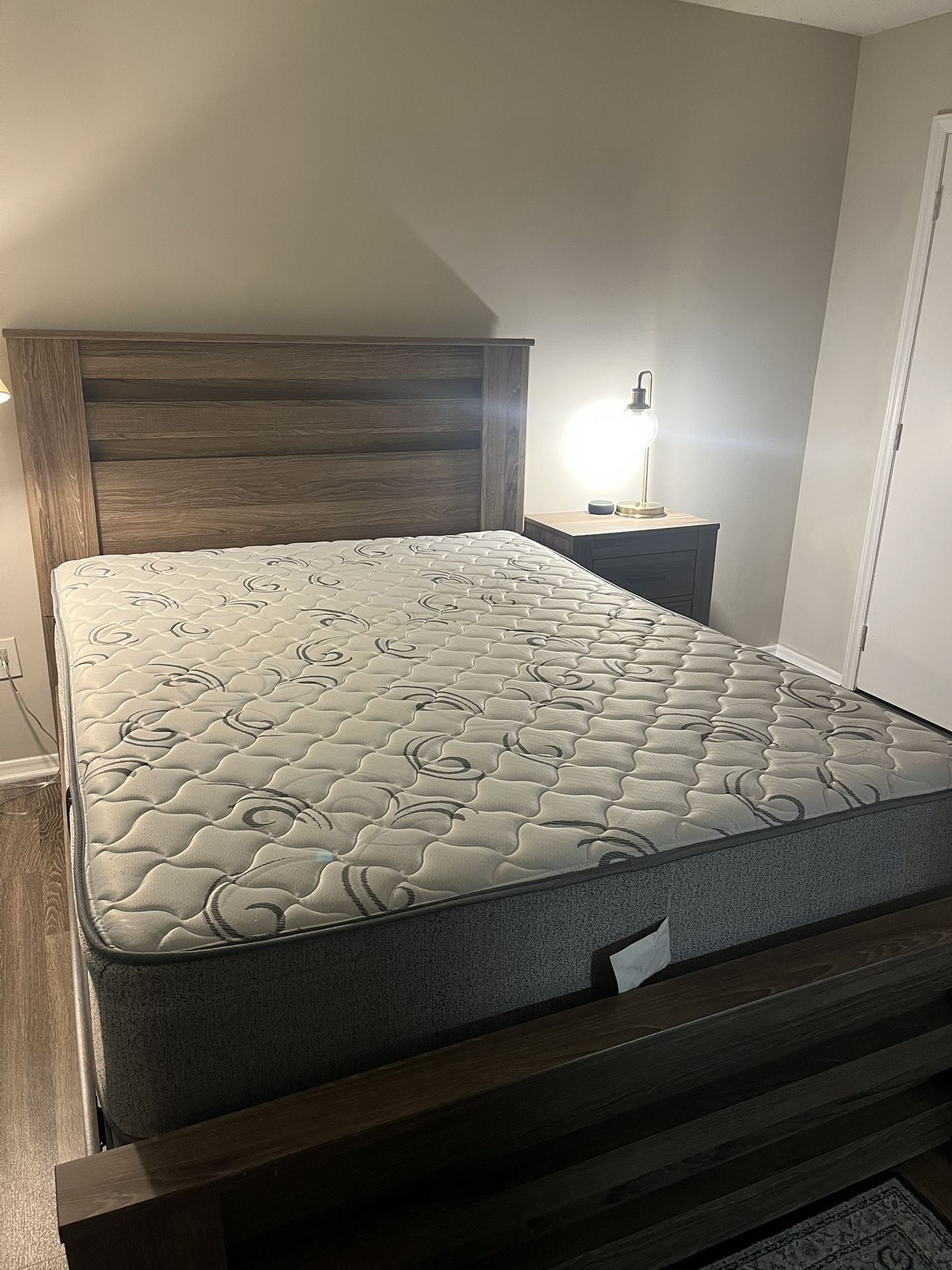 Bedroom furniture set
