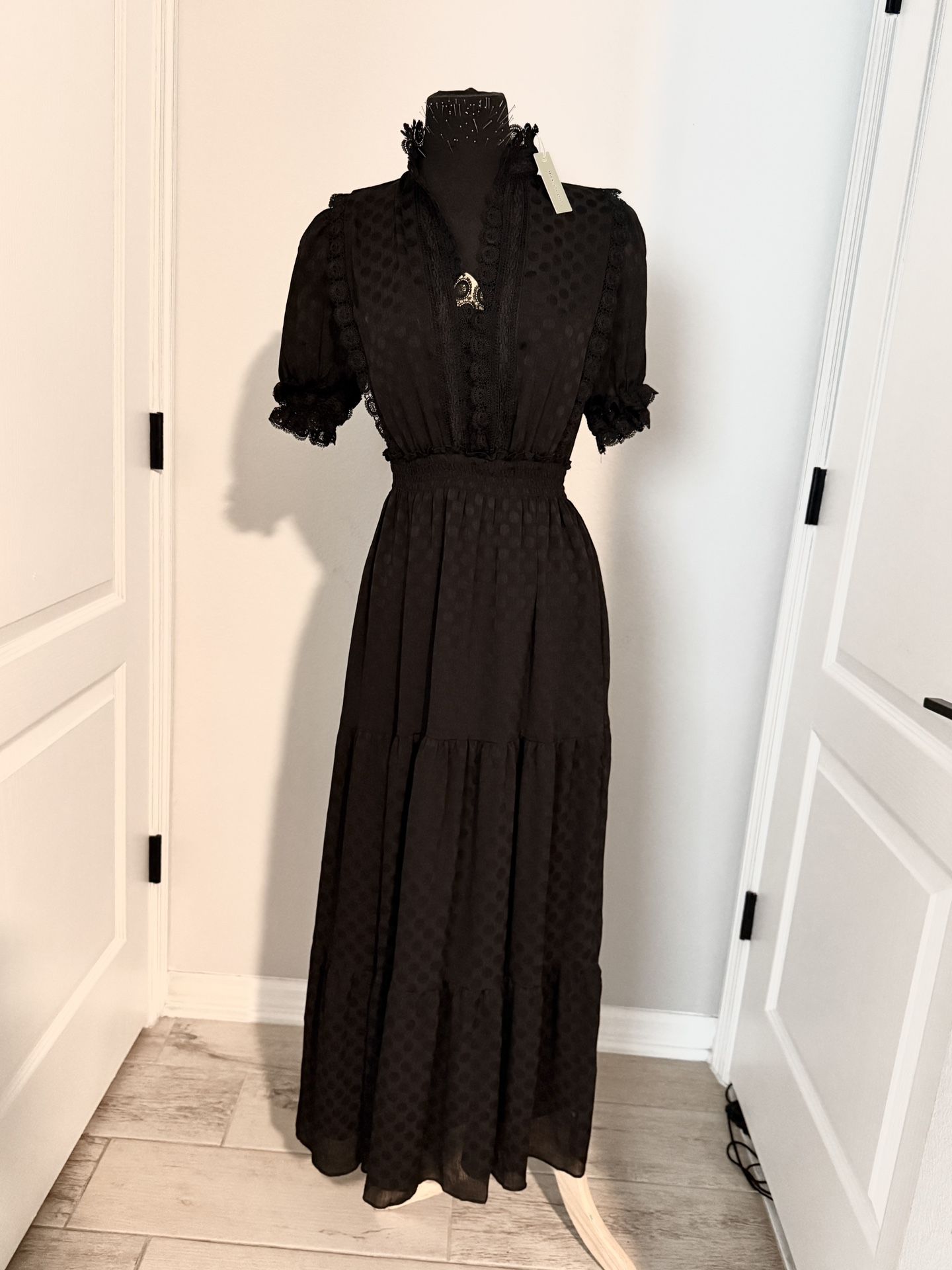 Brand New with Tags  MAX STUDIO Black Lace Maxi Dress (MSRP $198)  -  www.stlouis.ac.tz