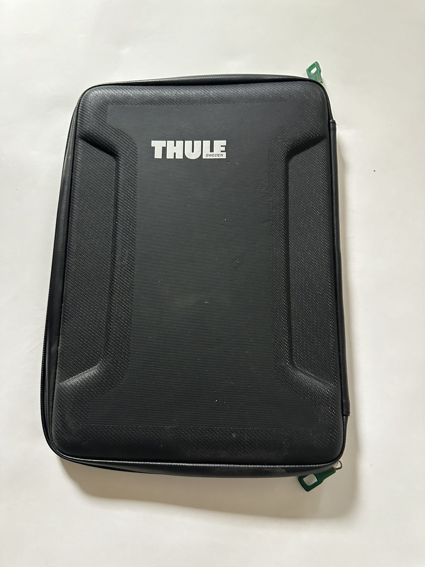 THULE 15in Laptop Carrying Case- Hardshell