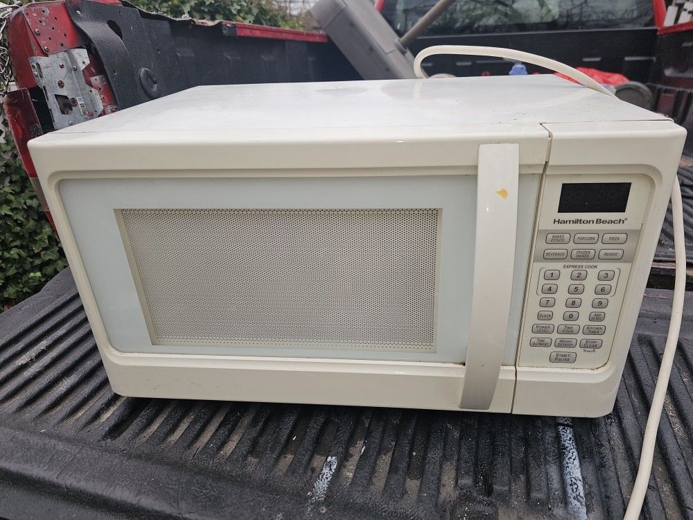 Price Is Firm.. 1000 Watt Microwave Oven