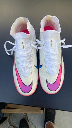 Girls, soccer, cleats, and great condition