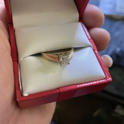 14 Karat Gold Diamond Ring 