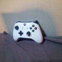 Microsoft Xbox One S controller