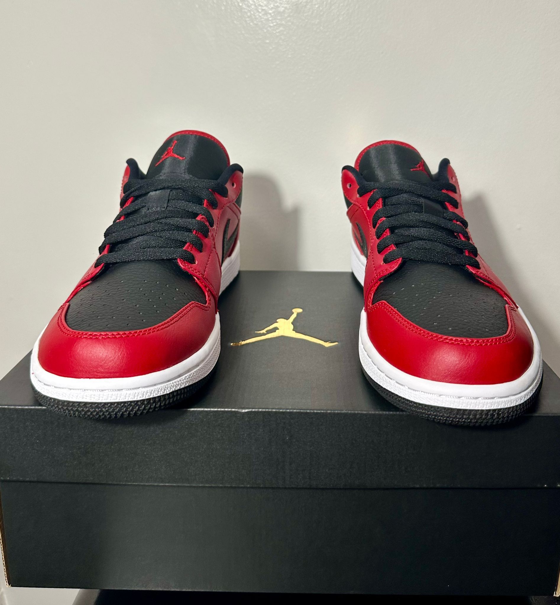 Jordan 1 LowReverse Bred Pebbled Swoosh