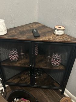 Triangle corner lg, and small, not included in picture.