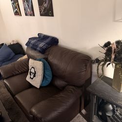 Brown Leather Loveseat – Comfortable & Solid