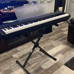 Yamaha piano keyboard P-85