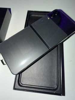 Samsung Z flip 4 phone