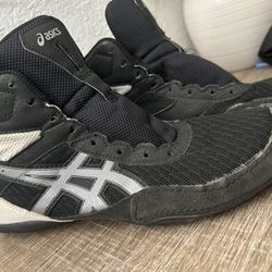 ASICS  Wrestling Shoes Size US 7.5 Only $4 Cash Pick Up 