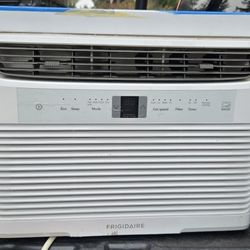 Frigidaire Window AC Unit With Remote