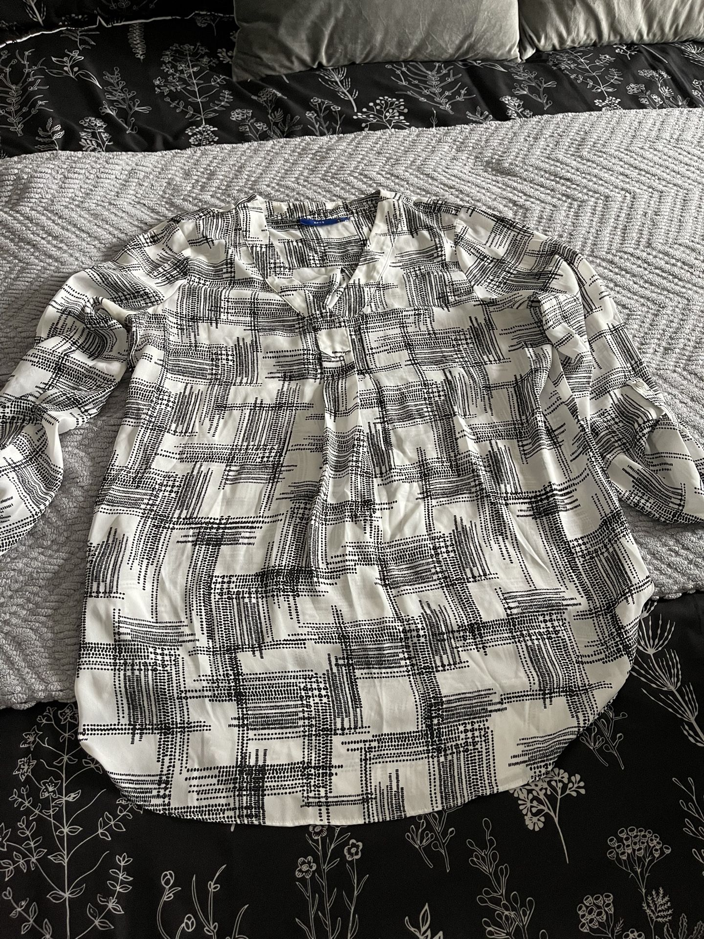 Woman’s Apt. 9 Blouse Size L