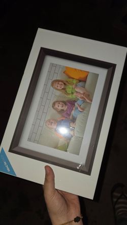 Digital photo frame