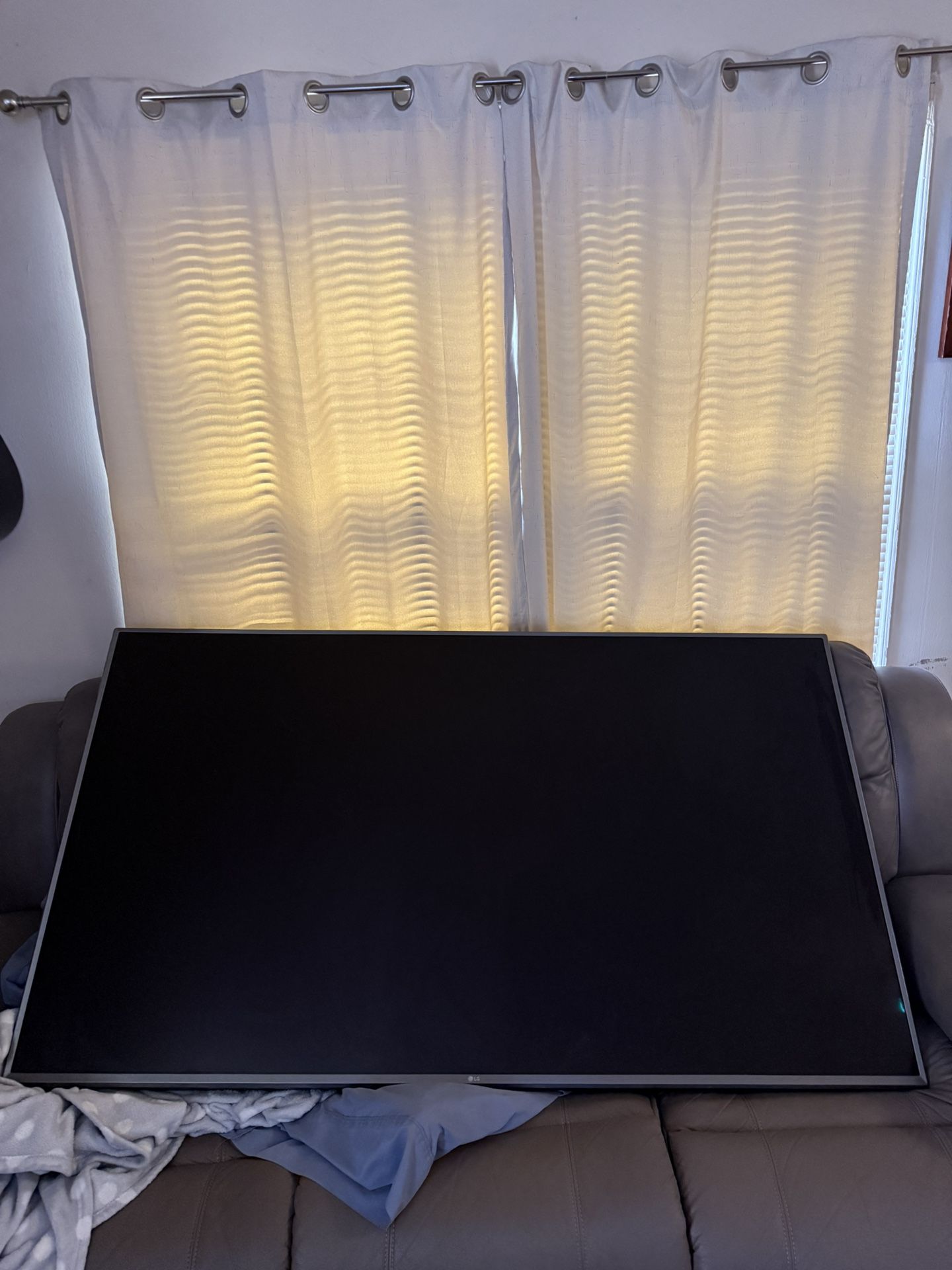 65 LG 4k Smart TV