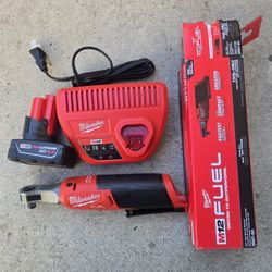 Milwaukee 12v Fuel High Speed Ratchet Wrench Set 3/8 Includes Battery 4.0 And Charger Brand New 