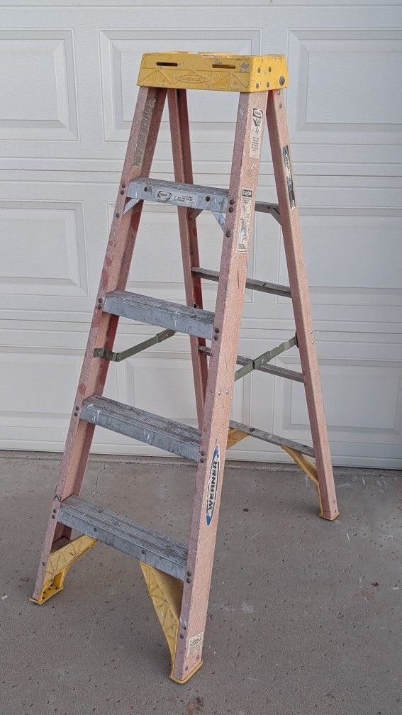 Werner 5' Fiberglass Ladder 