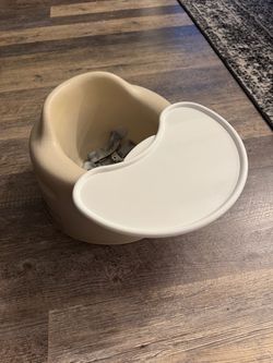 Bumbo Floor Seat with Tray
