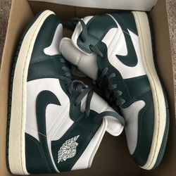 WMNS AIR JORDAN 1 MID