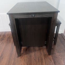 Kitchen Bar/Table and Stools