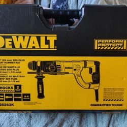 BRAND NEW ‼️ DEWALT 8.5 -Amp 1-1/8-in SDS-plus Variable Speed Rotary Hammer Drill