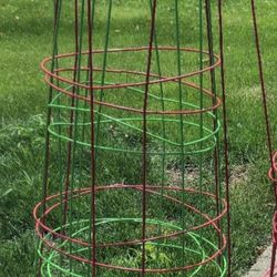 42 In Assorted Green and Red tomatoand &  Cucumber Steel Grow Cage