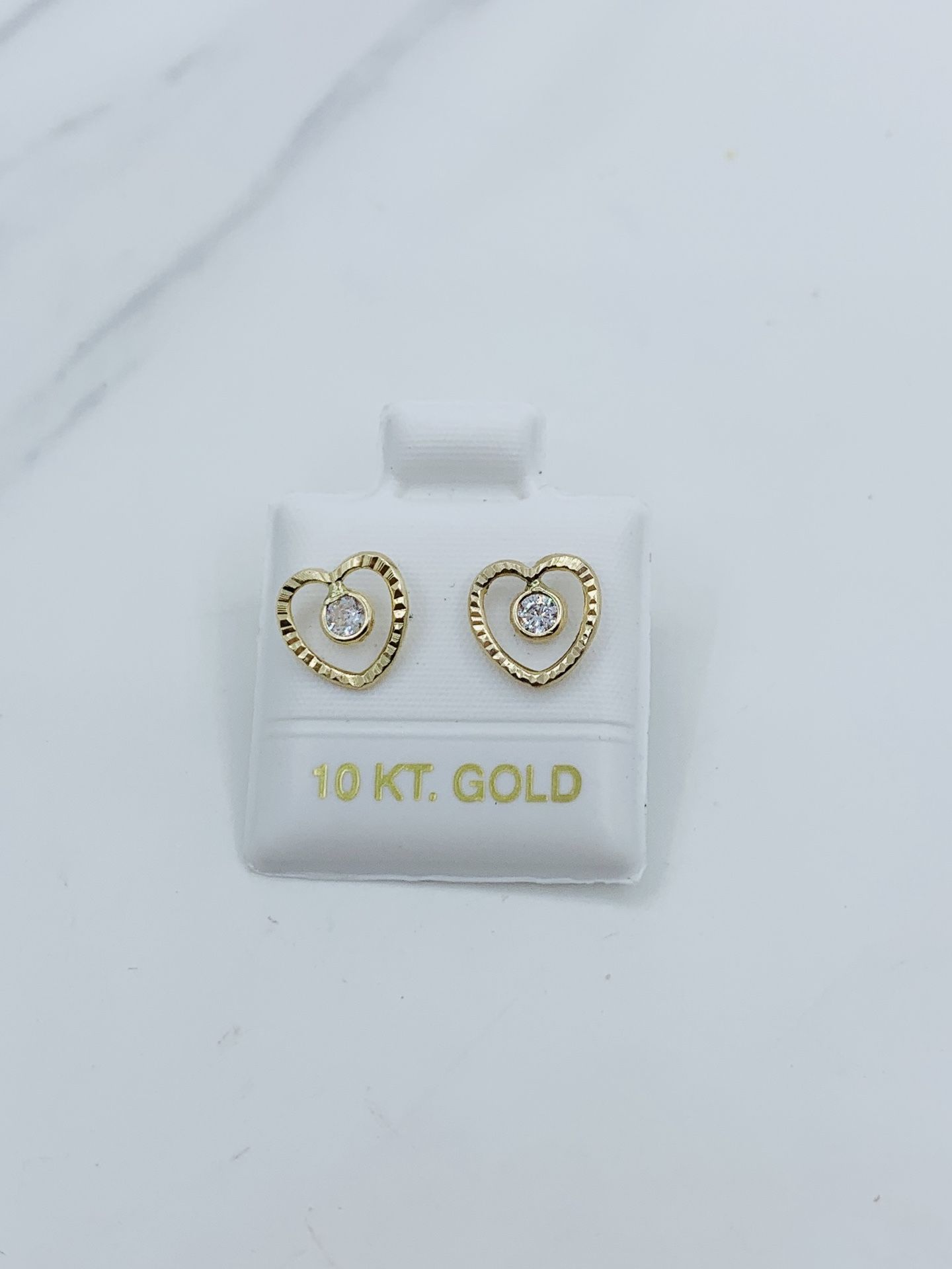 10k solid gold earrings heart ❤️ screw back ❤️ Girls or women ❤️ ❤️ Arete de Oro Corazónes