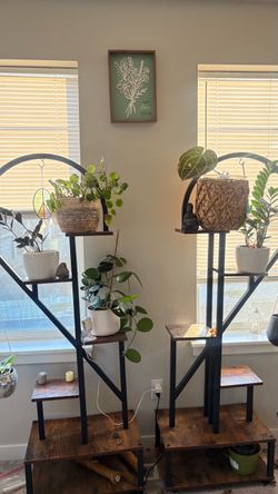 Heart shaped plant stand