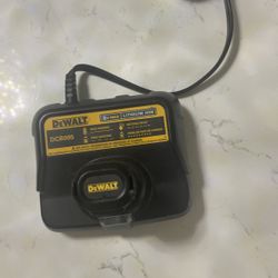 DeWalt DCB095 8v MAX and DeWalt DC080 Battery 🔋 