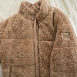 ALO Sherpa Puffer Jackets! (2)