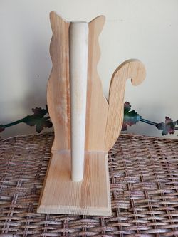 Wooden cat paper towel holder.