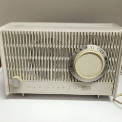Vintage RCA Victor Tube Radio – Model RFA15Z (c.1960s)