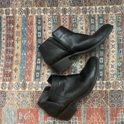 Women Black Boots