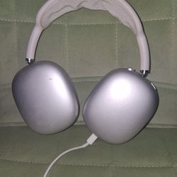 Apple AirPods Max – Great Condition (Minor Scratches)