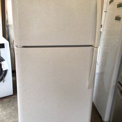 Kenmore Top-Freezer Refrigerator 