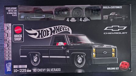 Hot Wheels Brick Shop '83 Chevy Silverado Building Set