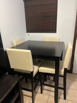 Mesa de comedor / Dining table