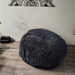 GIANT BEAN BAG / GAMING CHAIR