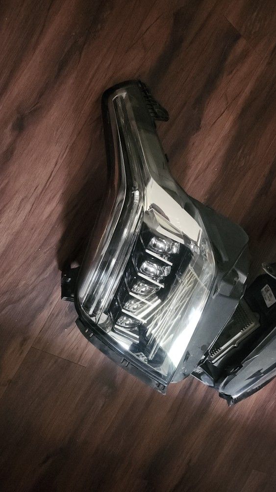 2015 / 2020 Cadillac Escalade Left Headlight