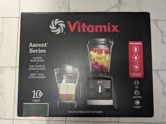 Vitamix Ascent with Aer Disc Container