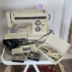 Sewing Machine  With Lot's Of Accesorios & Lot's Of Bobbins 