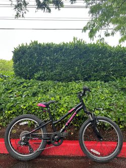 Trek Precaliber Girl’s Bike – 20” Wheels - Lightweight Kids’ Bicycle 6-Speed