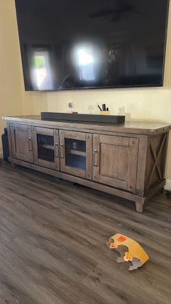 MINT CONDITION Vivian Raisen 74” TV CONSOLE