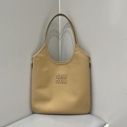 MIUMIU new Tote bag
