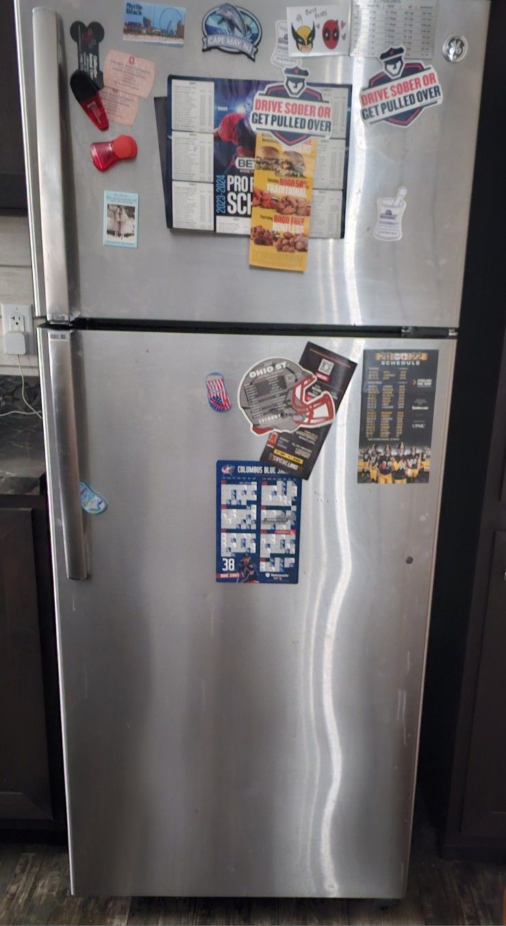 Ge brand refrigerator works good asking 150