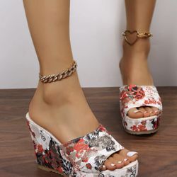 Gorgeous Floral Pattern Wedge Sandals *NEW*