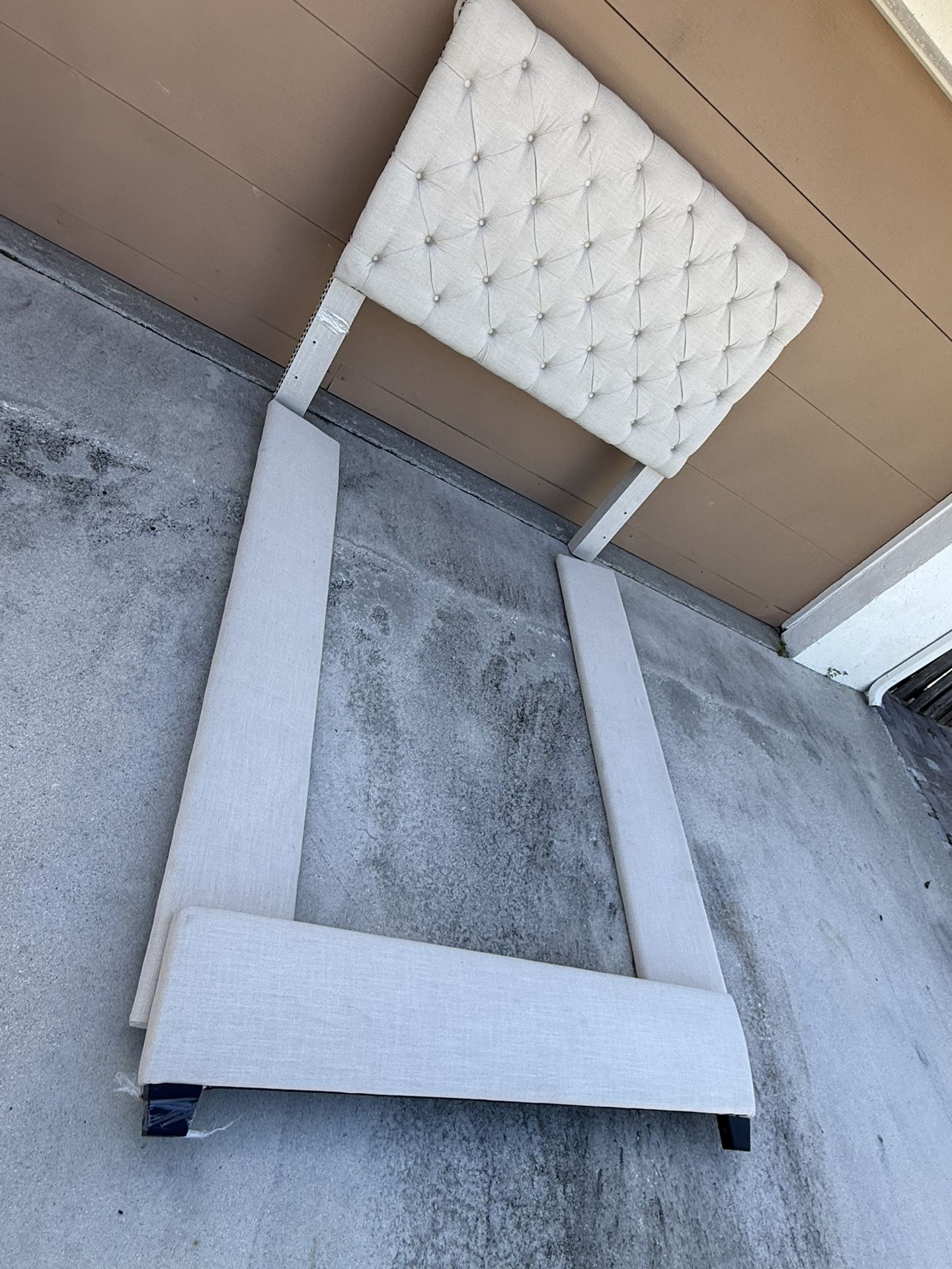 Queen bed in perfect condition, only 3 months old, should be sold now